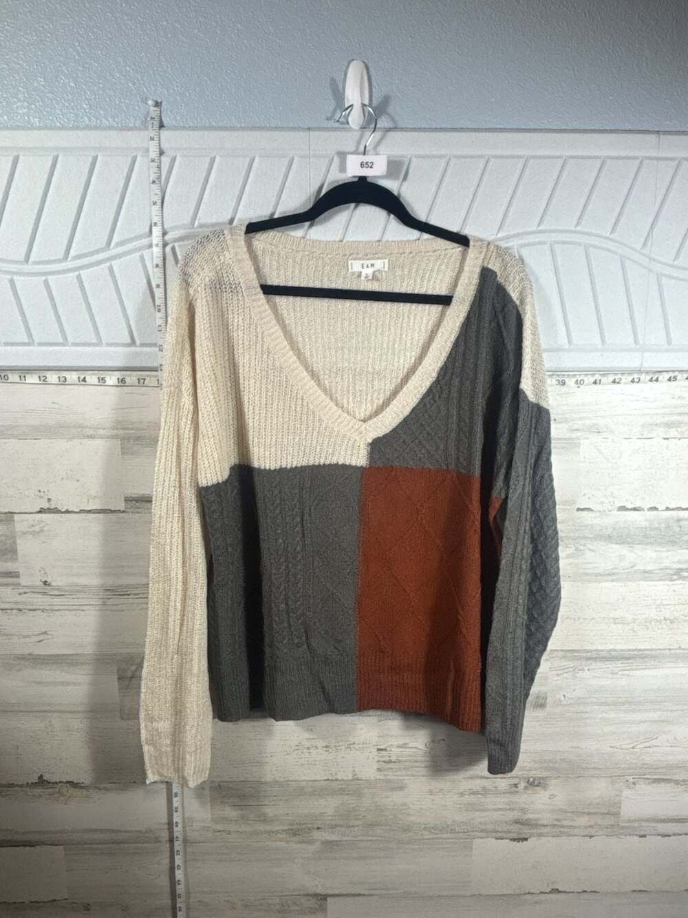 E & M Colorblock V-Neck Cable Knit Sweater Size L